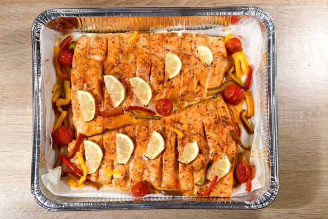 Филе лосося целиком: Запеченное в печи с гарниром