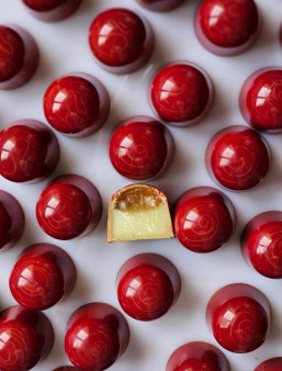 Assorted Sweets & Truffles 27 Pieces - Belgian & French Chocolate