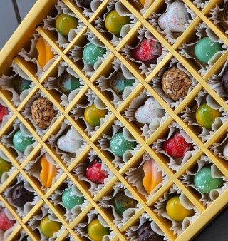 Assorted Sweets and Truffles 30 Pieces with Belgian & French Chocolate