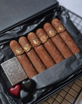 Chocolate Cigars 6 Pieces: Two Fillings with Pistachio