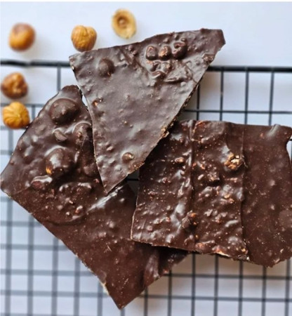 שוקולד מריר עם אגוזי לוז 200 גרם - איכות וטעם