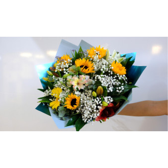 Sunny Charm Bouquet: Premium Floral Delight