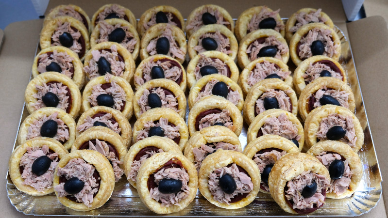 Pissaladière (puff pastry) – tomato sauce, tuna, olive | טעם משובח