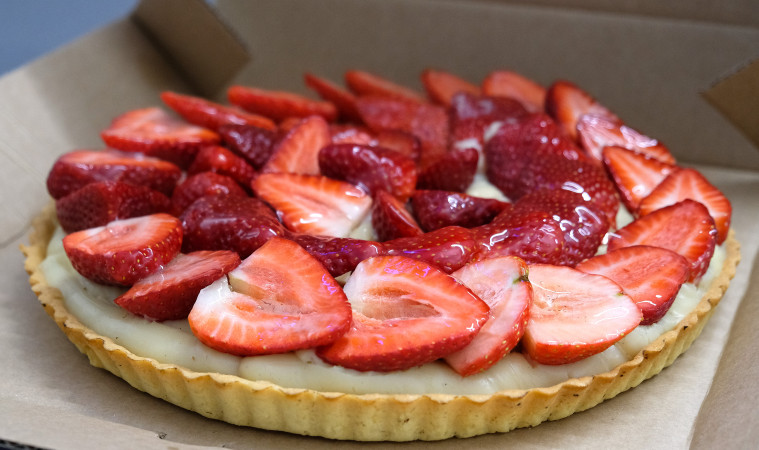 עוגת תות עם קרם פטיסייר